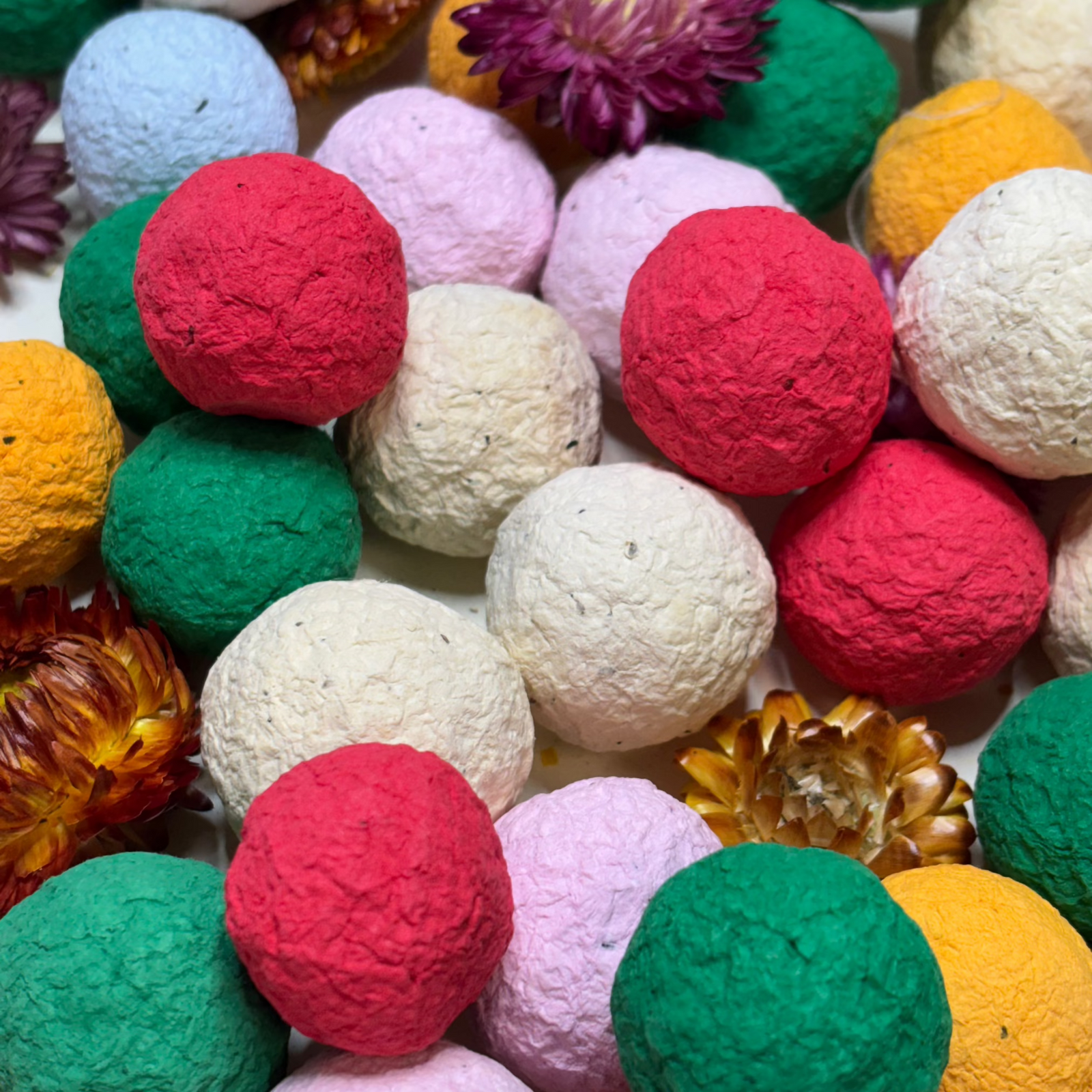 Bombe di semi colorate