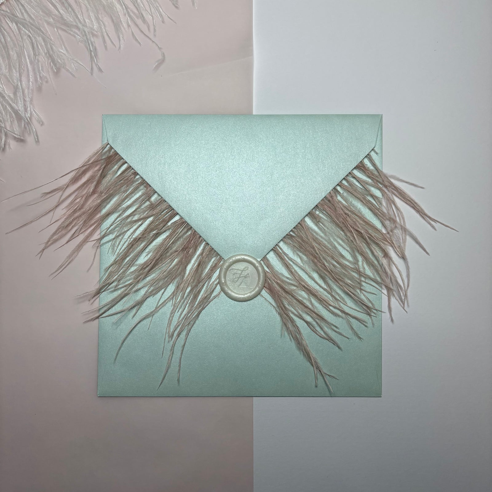 Busta Metallizzata con Piume