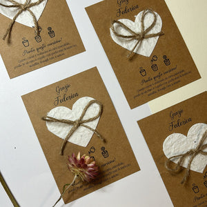 Rustico con fiocco e cuore piantabile