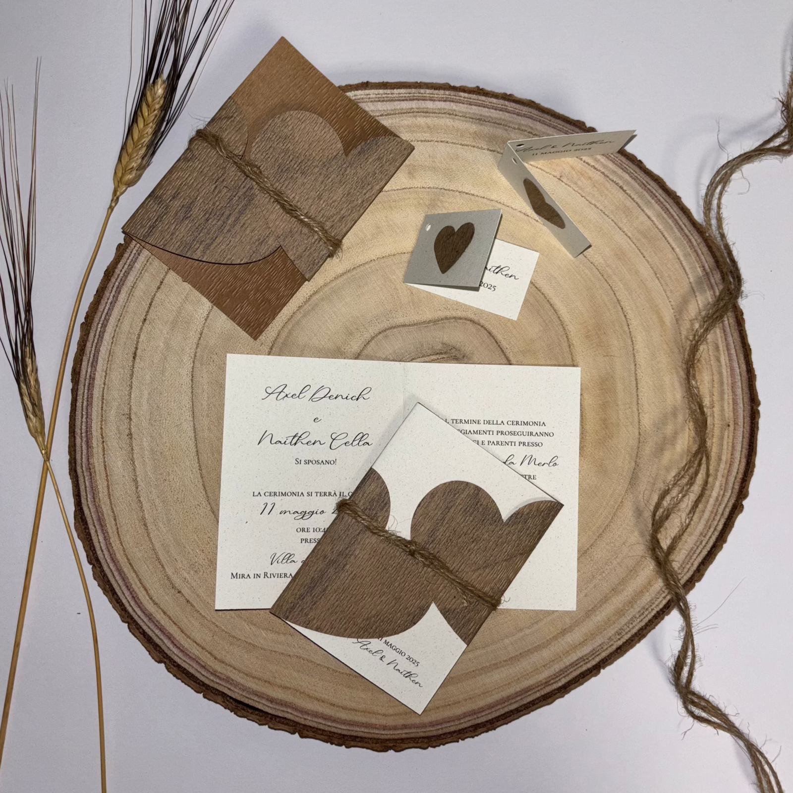 Cuori di legno intrecciati